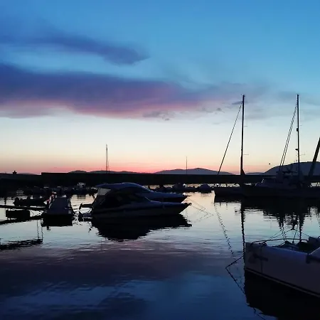 House Boat Πλωτό κατάλυμα